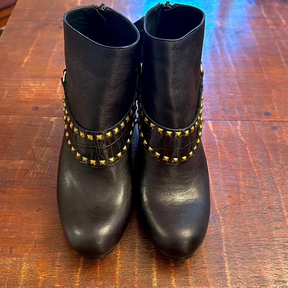 NEW Colleen Cordero Malia heeled ankle boot- size 7